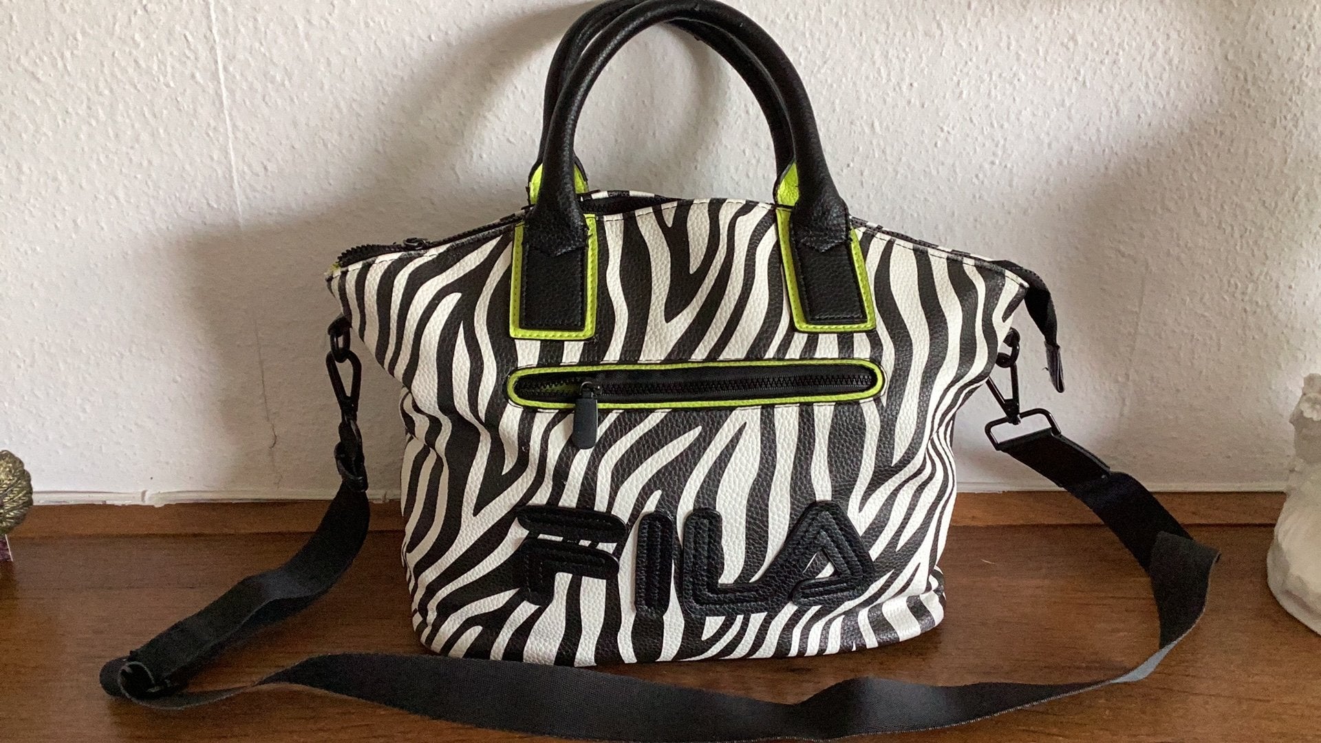 Handtas FILA kort en met lange riem, Enlèvement, Comme neuf, Sac à main