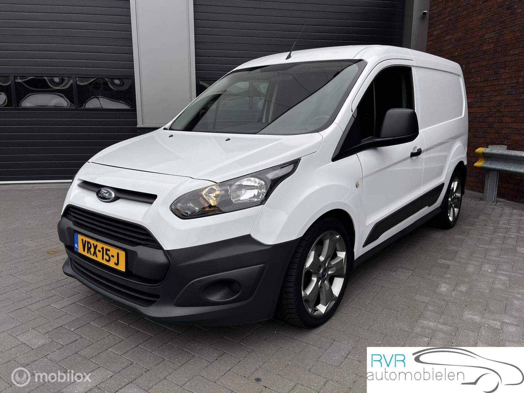 Ford Transit Connect 1.0 Ecoboost L1 AIRCO/CAMERA/CRUISE, Auto's, Bestelwagens en Lichte vracht, Gebruikt, Zwart, Wit, 1364 kg