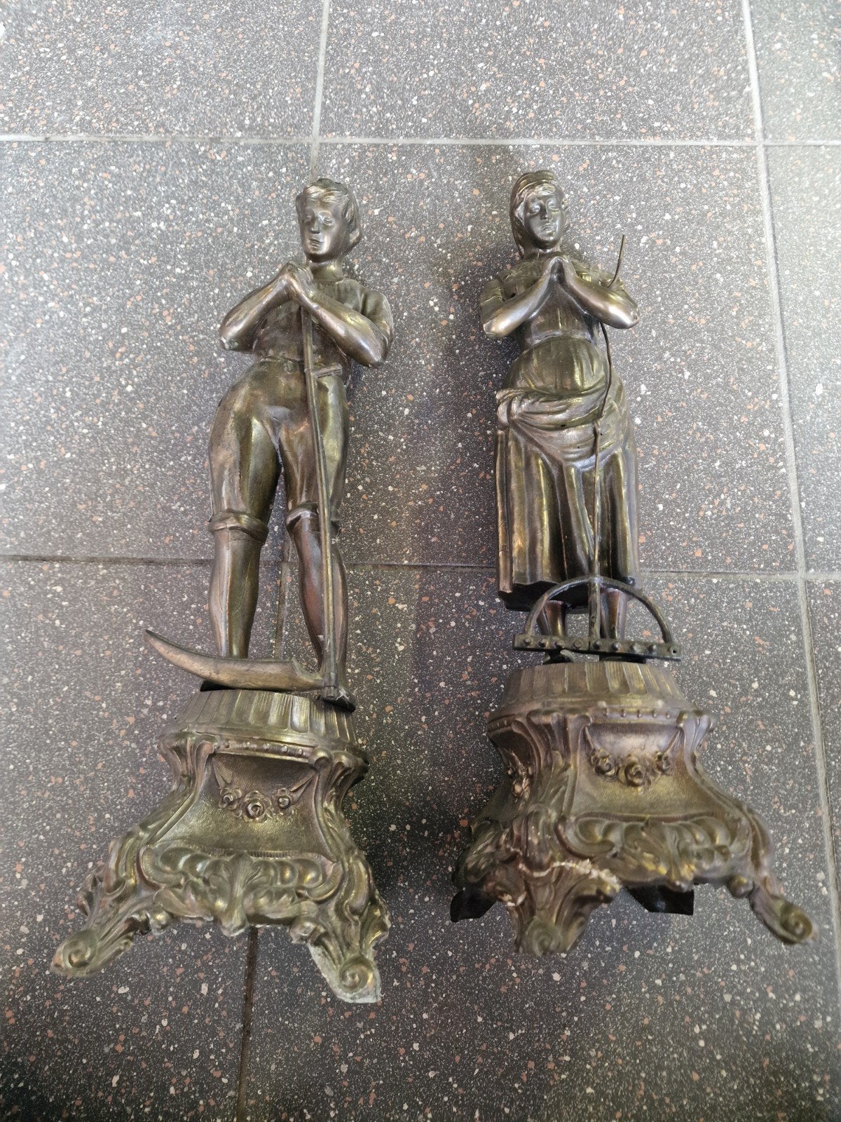 Metalen beelden, Ophalen