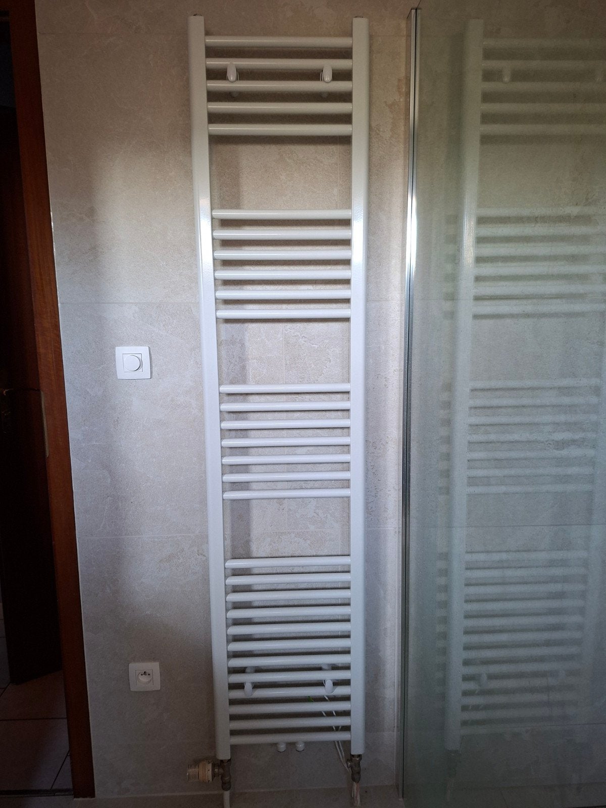 Radiateur sèche-serviettes salle de bain NEUF, Bricolage & Construction, Neuf, Moins de 60 cm, Enlèvement, 80 cm ou plus