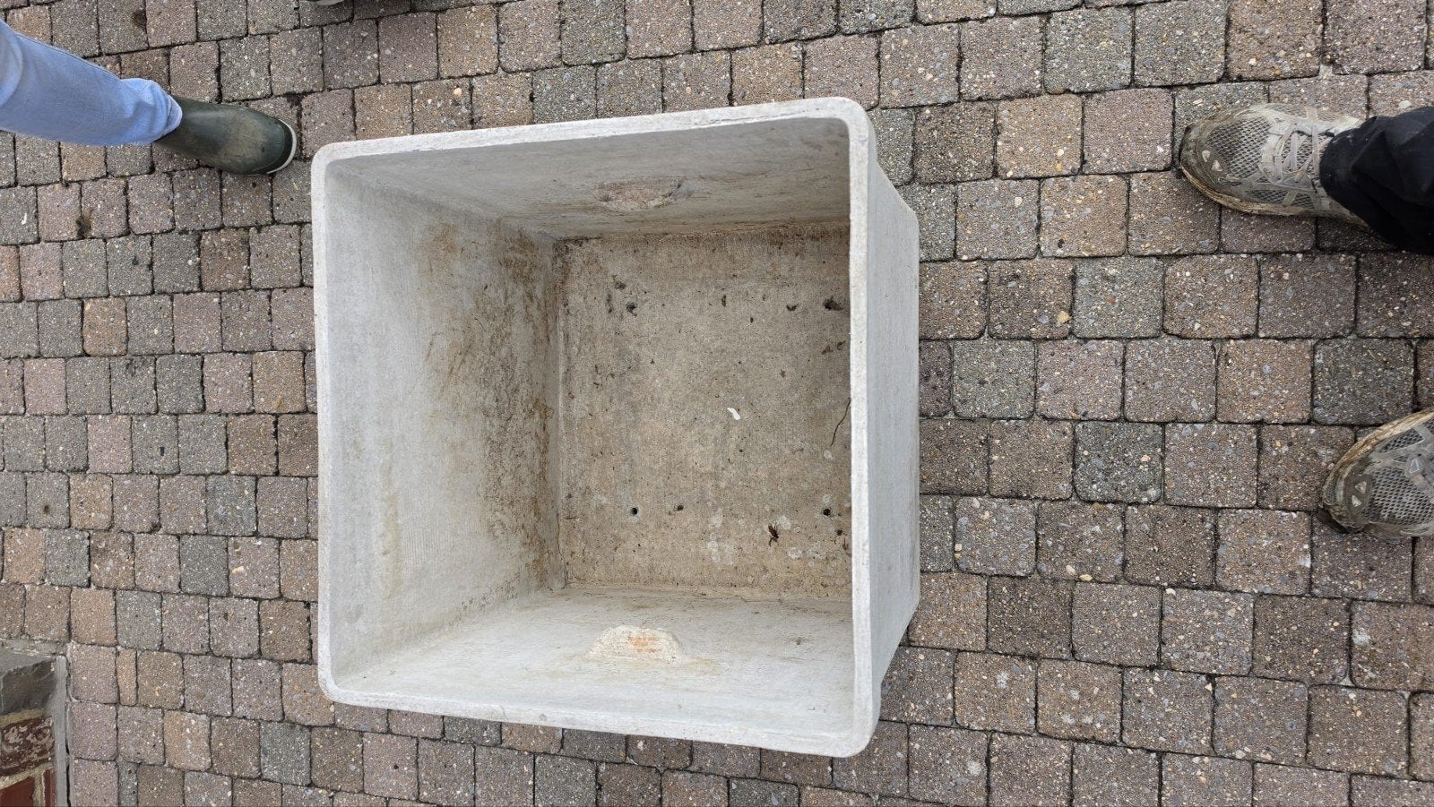grand bac en béton  pour plantes où arbustes, Jardin & Terrasse, Enlèvement