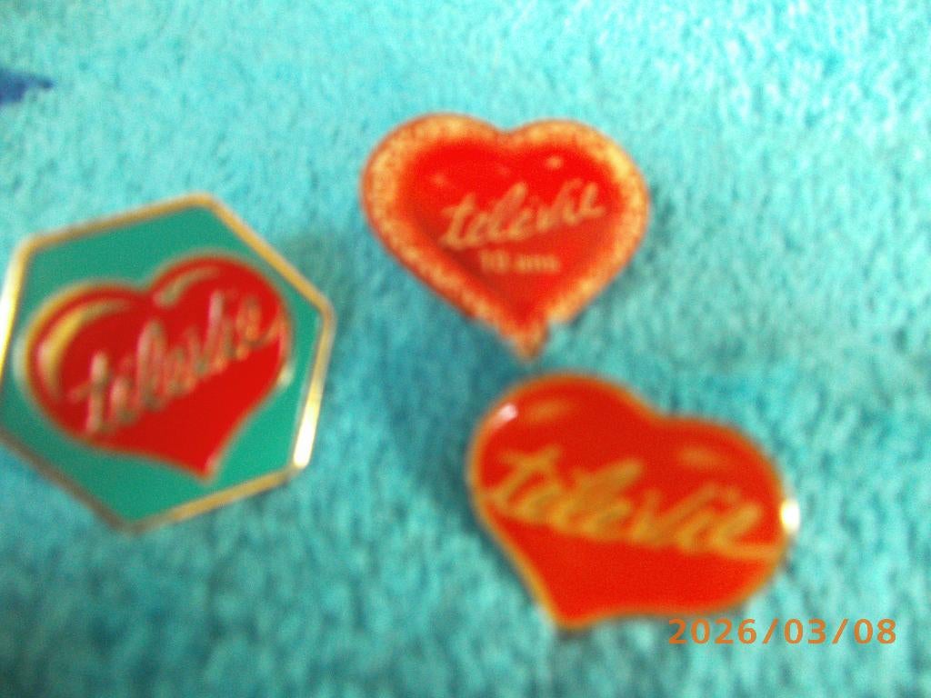 Pins Télévie a vendre, Collections, Enlèvement, Neuf, Marque, Insigne ou Pin's