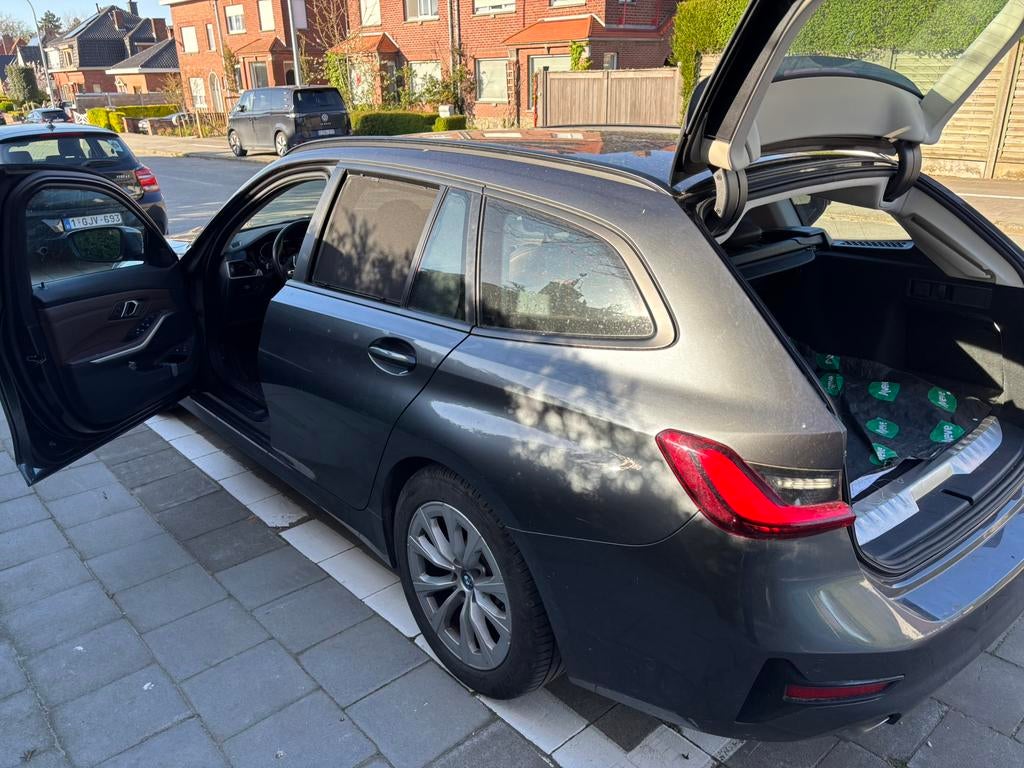 Zonnewering - Verduistering BMW 320 - 330e op maat gemaakt, Ophalen