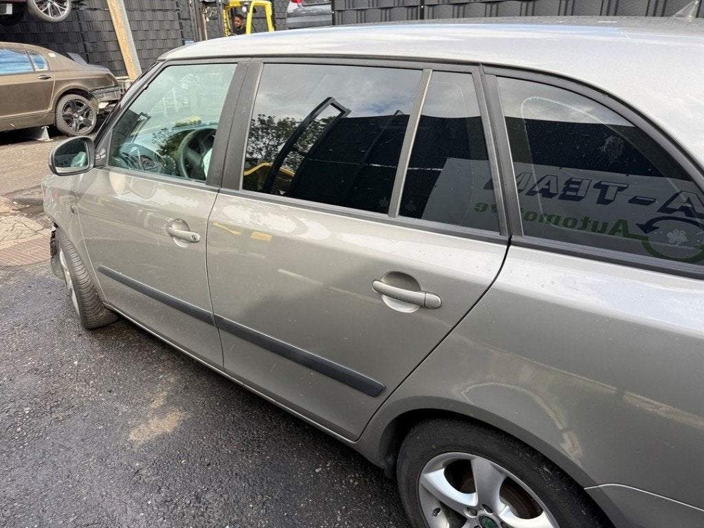 PORTIER LINKS ACHTER Skoda Fabia II Combi (|5J9833055|), Auto-onderdelen, Gebruikt, Deur, Info@skoda-auto.de, Skoda
