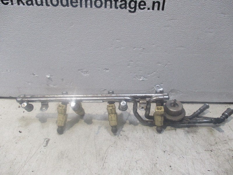 RAMPE D'INJECTION Ford Mondeo I (01-1993/08-1996), Autos : Pièces & Accessoires, Henry-Ford-Straße  1
50735  Köln, DE, Ford-Werke GmbH