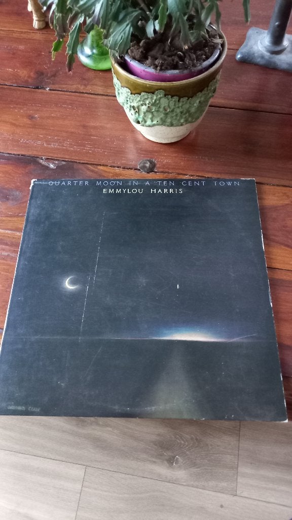 vinyl 33T emmylou harris "quarter moon in a ten cent town", Ophalen, Zo goed als nieuw