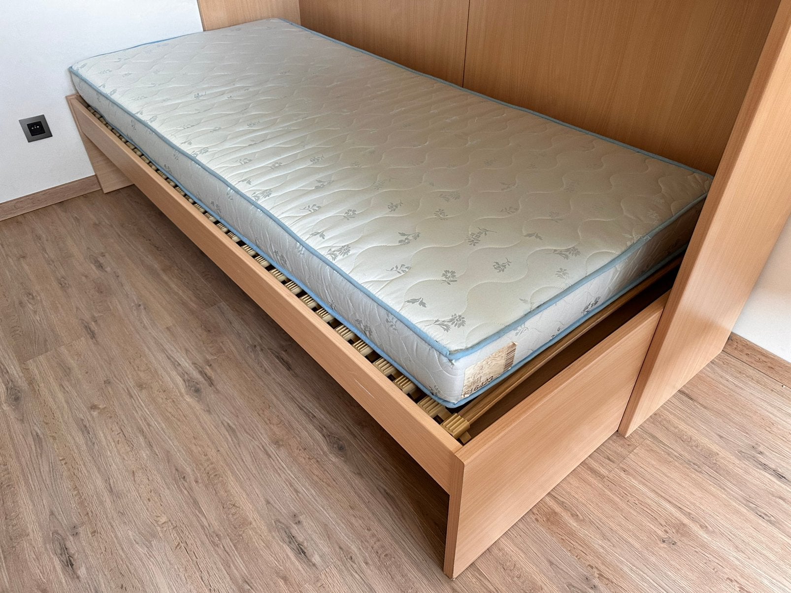 Lit simple gratuit avec latoflex et matelas, Enlèvement, Comme neuf
