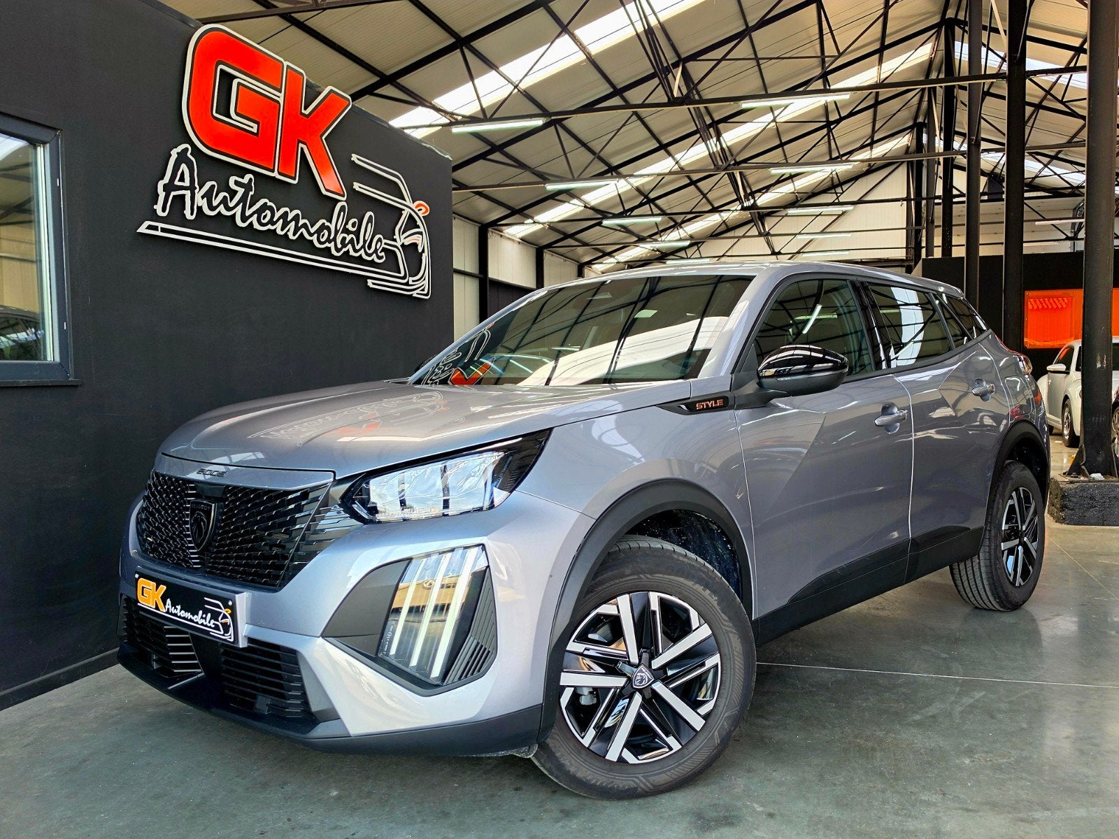 PEUGEOT 2008 STYLE 100 CH – GPS – LED – CAMÉRA, Auto's, Voorwielaandrijving, Dealer onderhouden, Monovolume, Leder en Stof