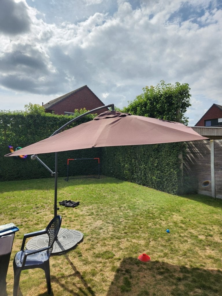 Zweefparasol met 4 kunststof tegels, Tuin en Terras, Parasols, Ophalen, Kantelbaar, 2 tot 3 meter, Zweefparasol