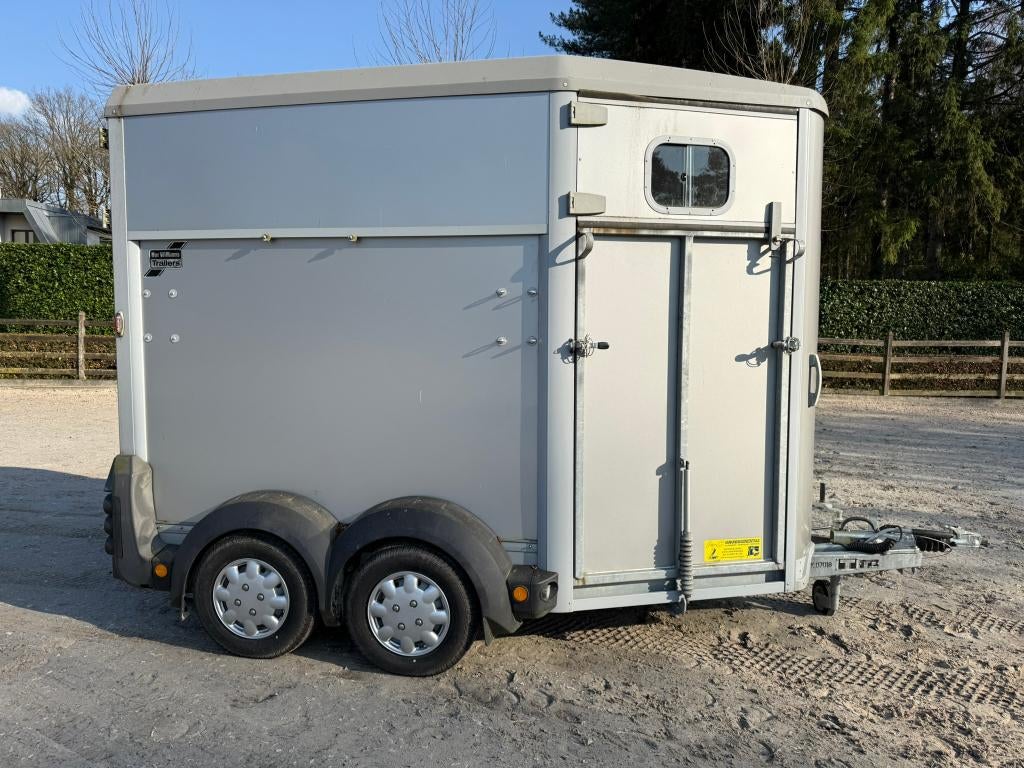 Paardentrailer Ifor Williams HB506 (2021) met vooruitlaat, Ophalen, Zo goed als nieuw, 2-paards trailer