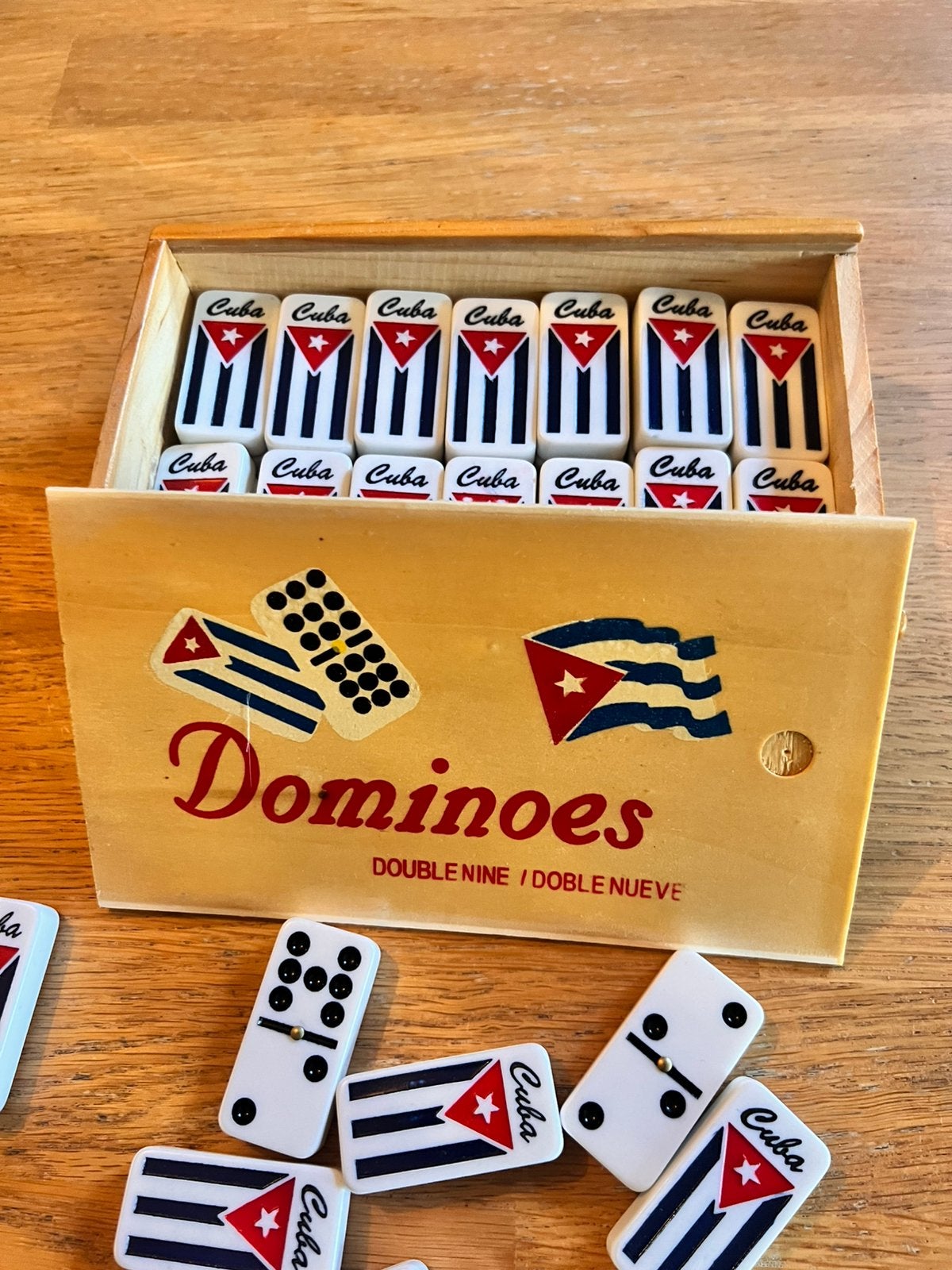 Boite de 55 dominos cubains., Ophalen of Verzenden, Zo goed als nieuw