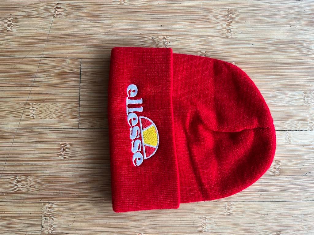 Chapeau rouge d'Ellesse, Enlèvement ou Envoi, Comme neuf
