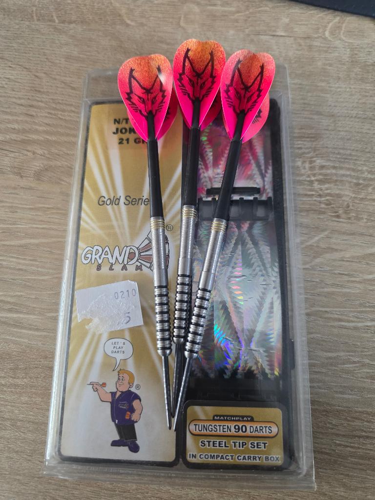 2 sets darts pijltjes 23 en 21gr samen voor de prijs, Sports & Fitness, Fléchettes, Enlèvement ou Envoi, Comme neuf, Fléchettes