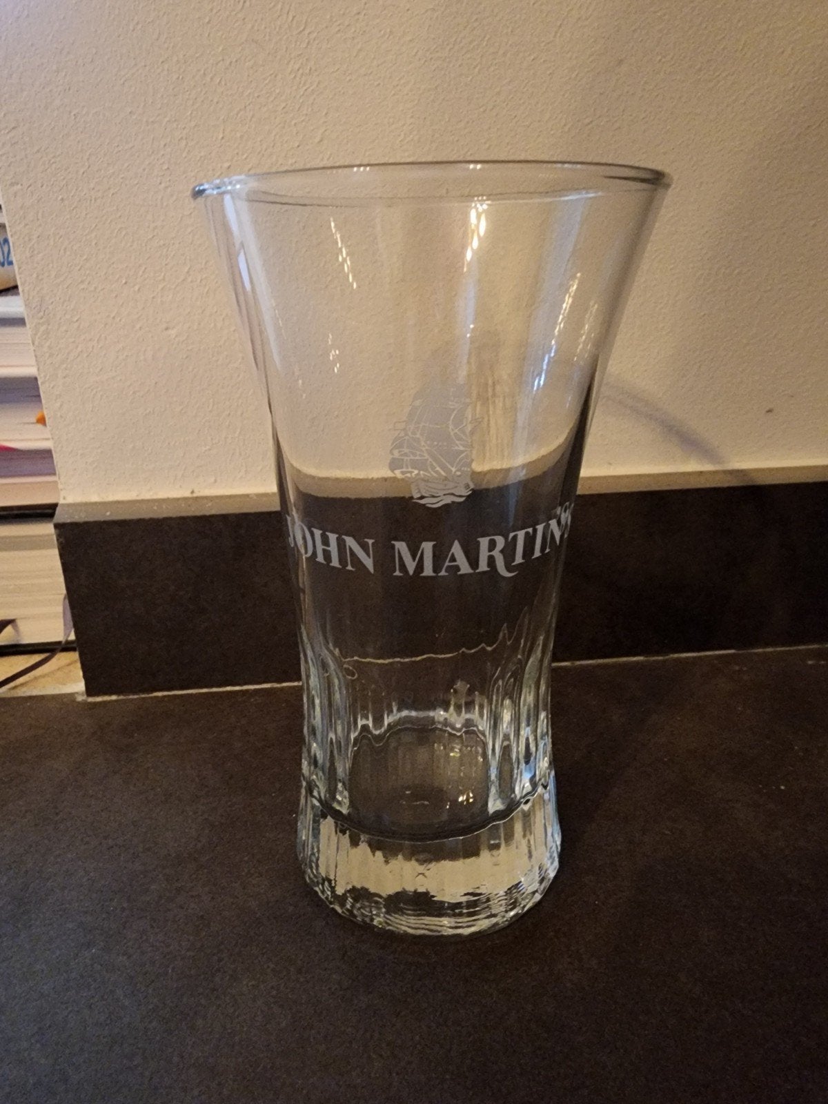 Ancien verre Jhon Martins, Collections, Enlèvement