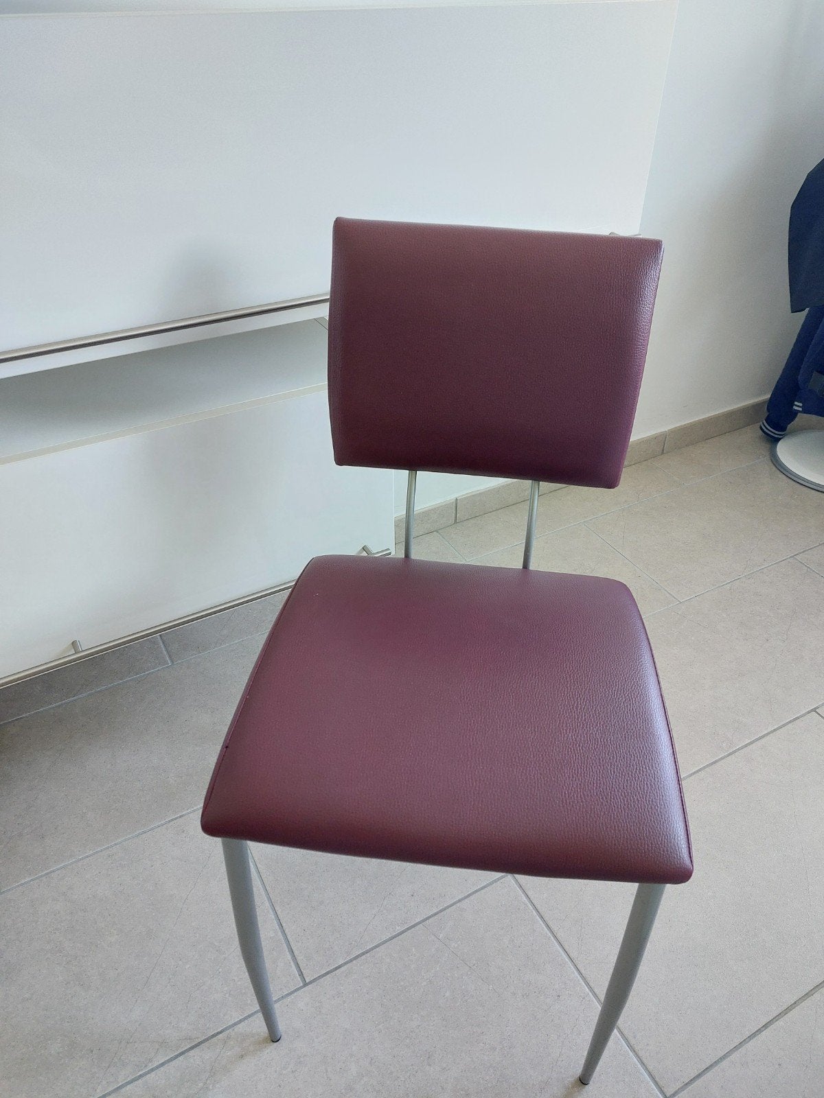 4 chaises design bordeau, Maison & Meubles, Autres couleurs, Design, Comme neuf, Synthétique