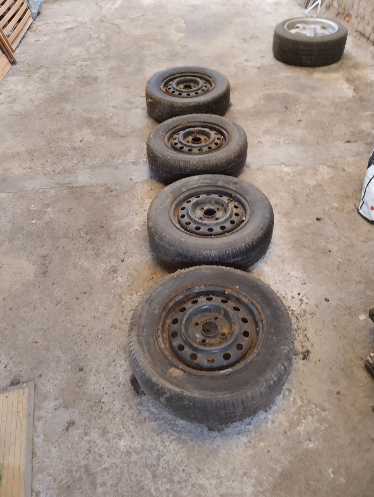 4 roue en 145 70 13, Auto-onderdelen, Ophalen, Gebruikt, Band(en), 13 inch
