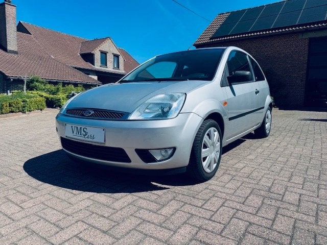 Ford Fiesta 1.4 Essence * Garantie * Attelage de remorque *, 144 g/km, Argent ou Gris, Garantie prolongée, Boîte manuelle