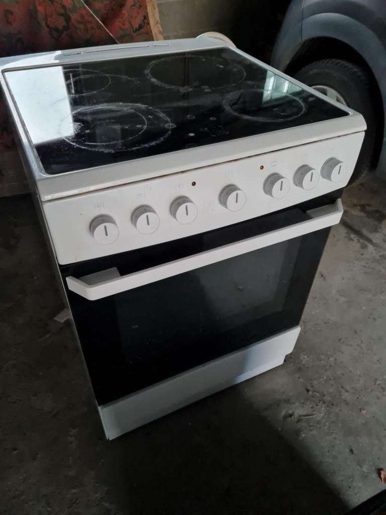 cuisinière electrique vitroceramique (4 zones de cuisson), Electroménager, 4 zones de cuisson, Enlèvement, Utilisé, À Poser