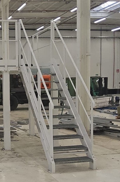 Metalen trap met leuning langs beide kanten - 220 cm, Trap, Zo goed als nieuw, Geen idee, Info@timshop.be