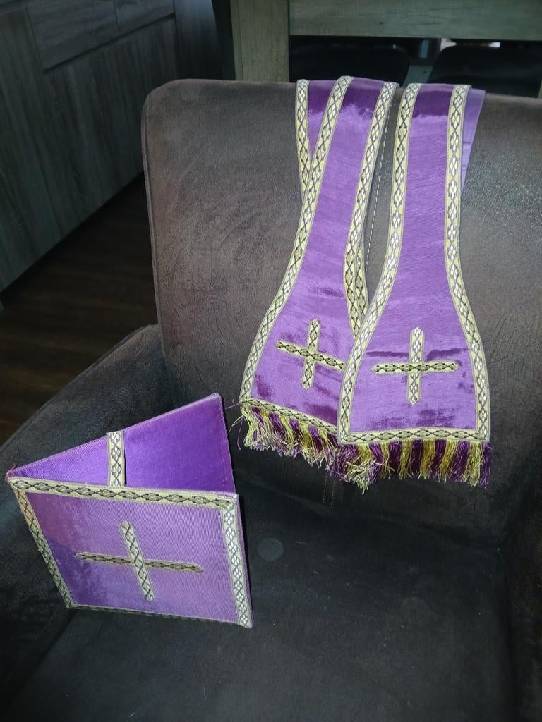 Liturgische set Manipel Stola en Bursa, Ophalen