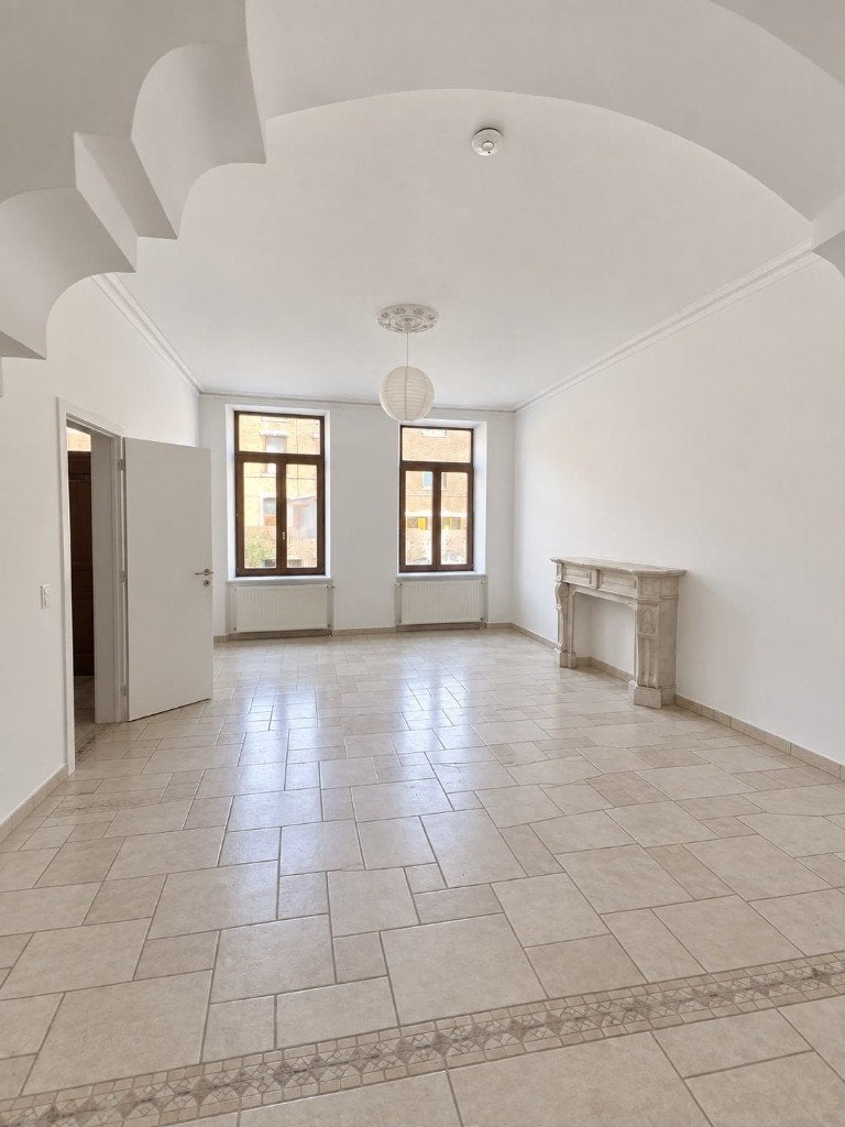 Rez-de-chaussée spacieux, rénové avec terrasse et jardin, Immo, 50 m² ou plus, Charleroi