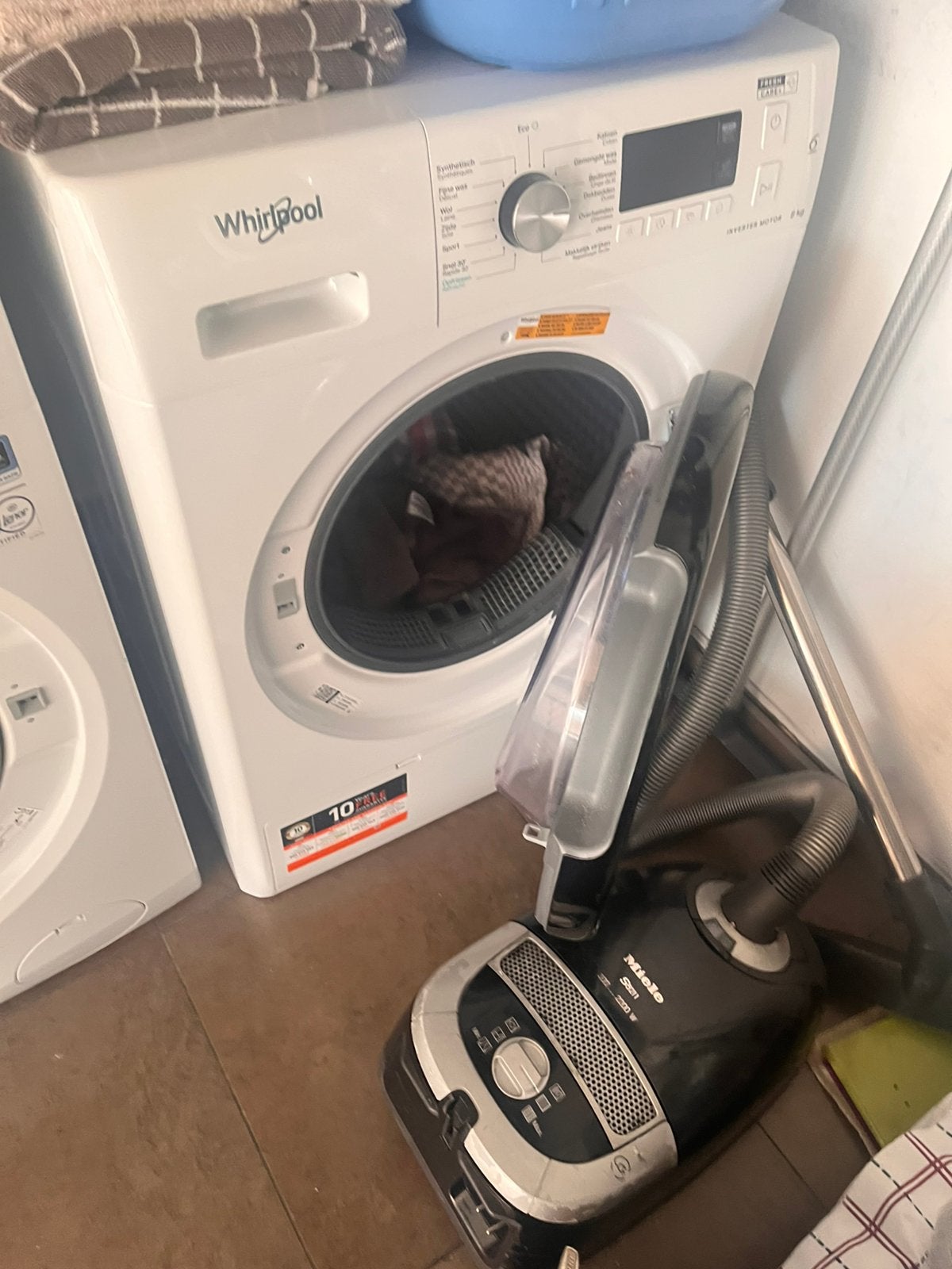 AEG wasmachine 8 kg + Whirlpool warmtepompdroger 8 kg – 2023, Elektronische apparatuur, Ophalen, Zo goed als nieuw