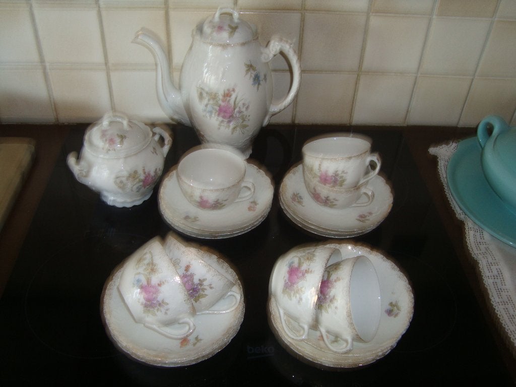 Service à café en porcelaine Baudour, Defuisseaux., Enlèvement