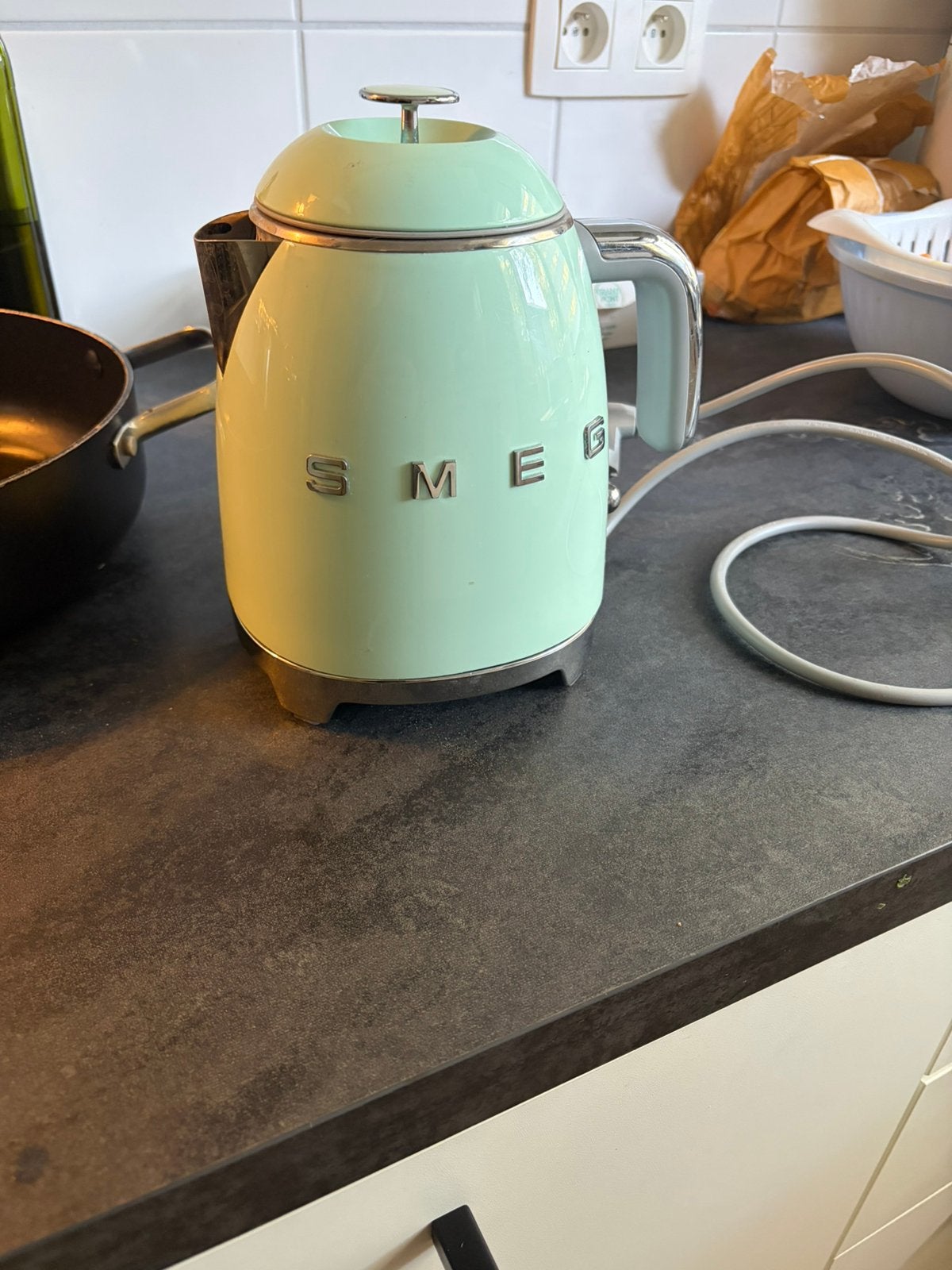 Vend bouilloire SMEG, Electroménager, Bouilloires, 1 à 2 litres, Enlèvement, Utilisé, Inox