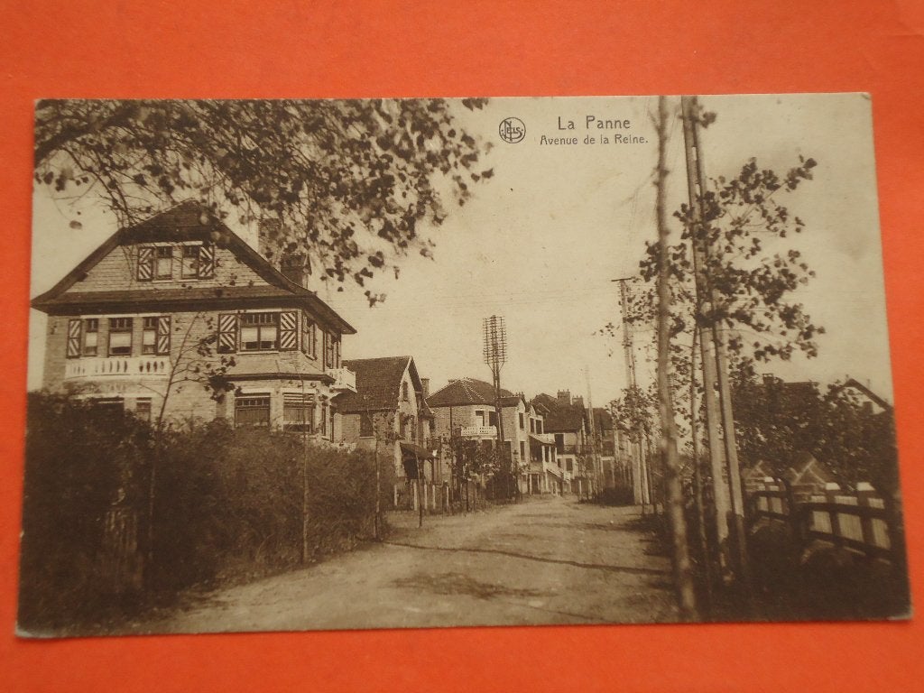 De Panne - La Panne Avenue de la Reine, Verzamelen, Ophalen of Verzenden, 1920 tot 1940, Ongelopen, West-Vlaanderen