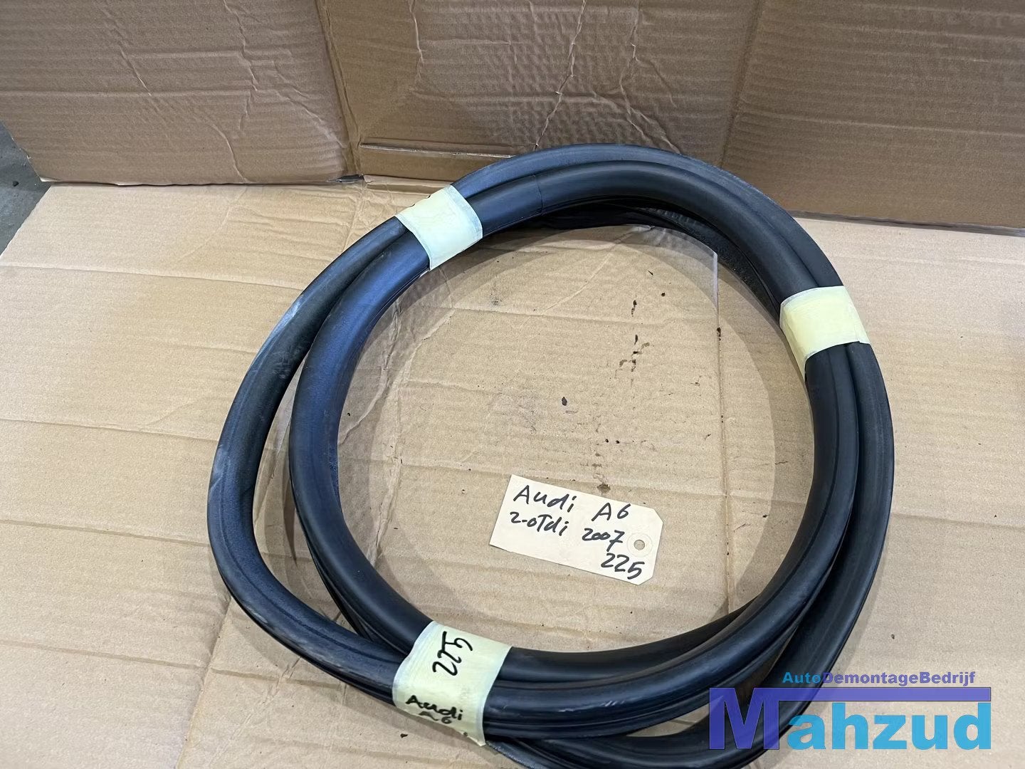 AUDI A6 C6 sedan Links Voor deurrubber 2004-2011, Gebruikt, AUDI AG, Auto-Union-Strasse 1
85045  Ingolstadt, DE, Audi
