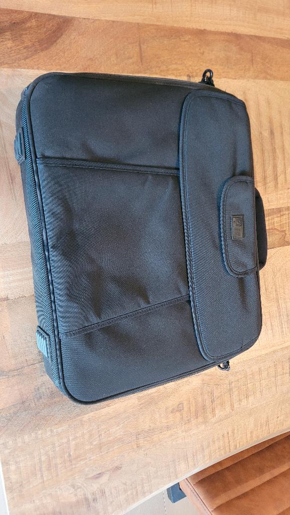 Case Logic VNCI 17 inch, Ophalen of Verzenden, 17 inch of meer, Zo goed als nieuw, Aktetas