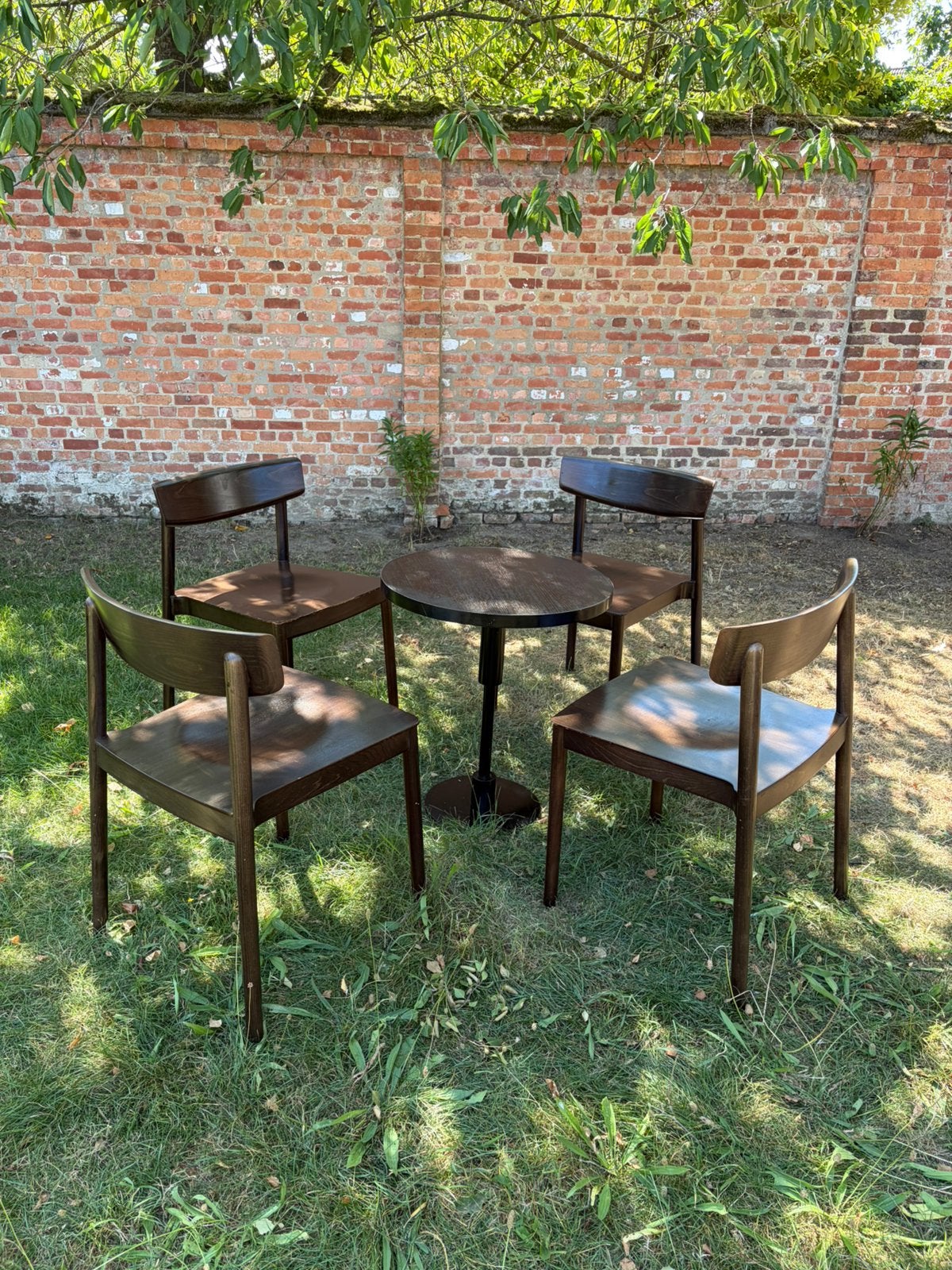 Andreu World bistroset 6 stoelen 2 tafels, Comme neuf, Enlèvement, Cinq, Six Chaises ou plus, Bois