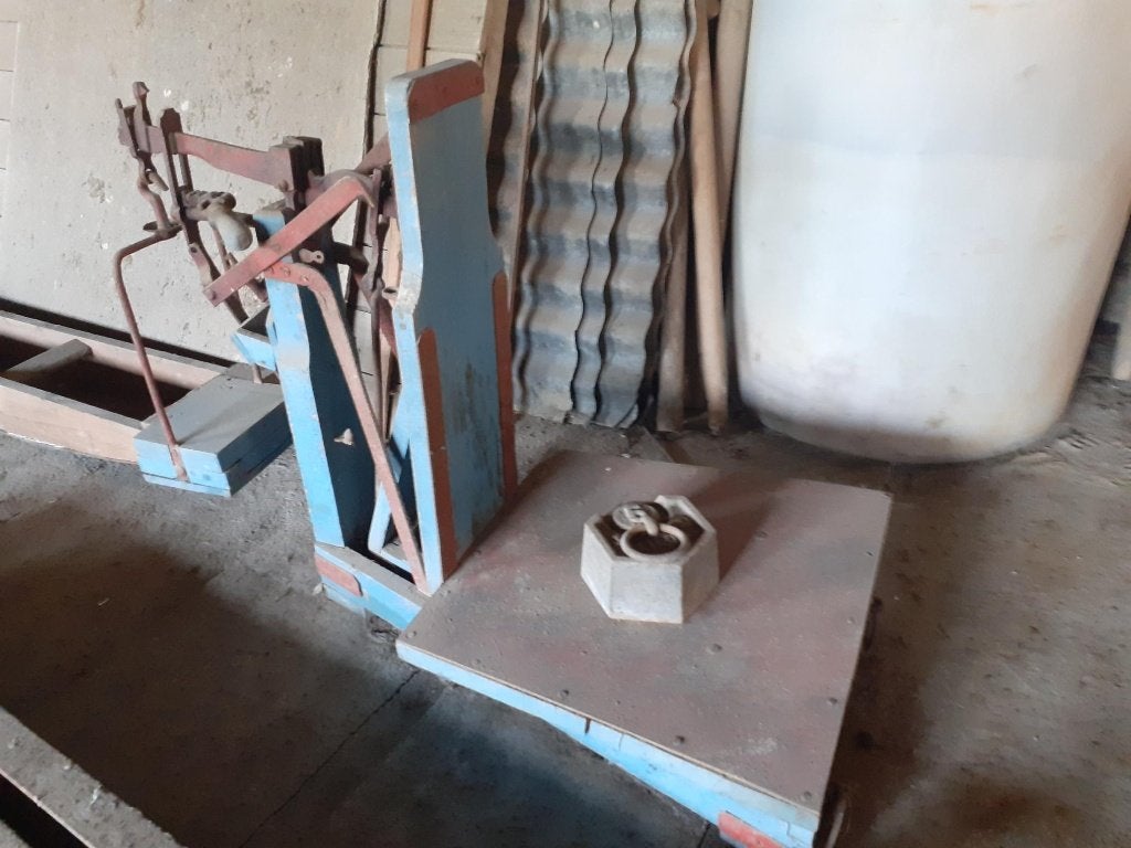 Oude bascuul met gewicht - Ancienne bascule avec poids, Ophalen