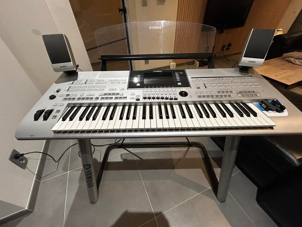 Tyros 4, Musique & Instruments, Enlèvement, Comme neuf