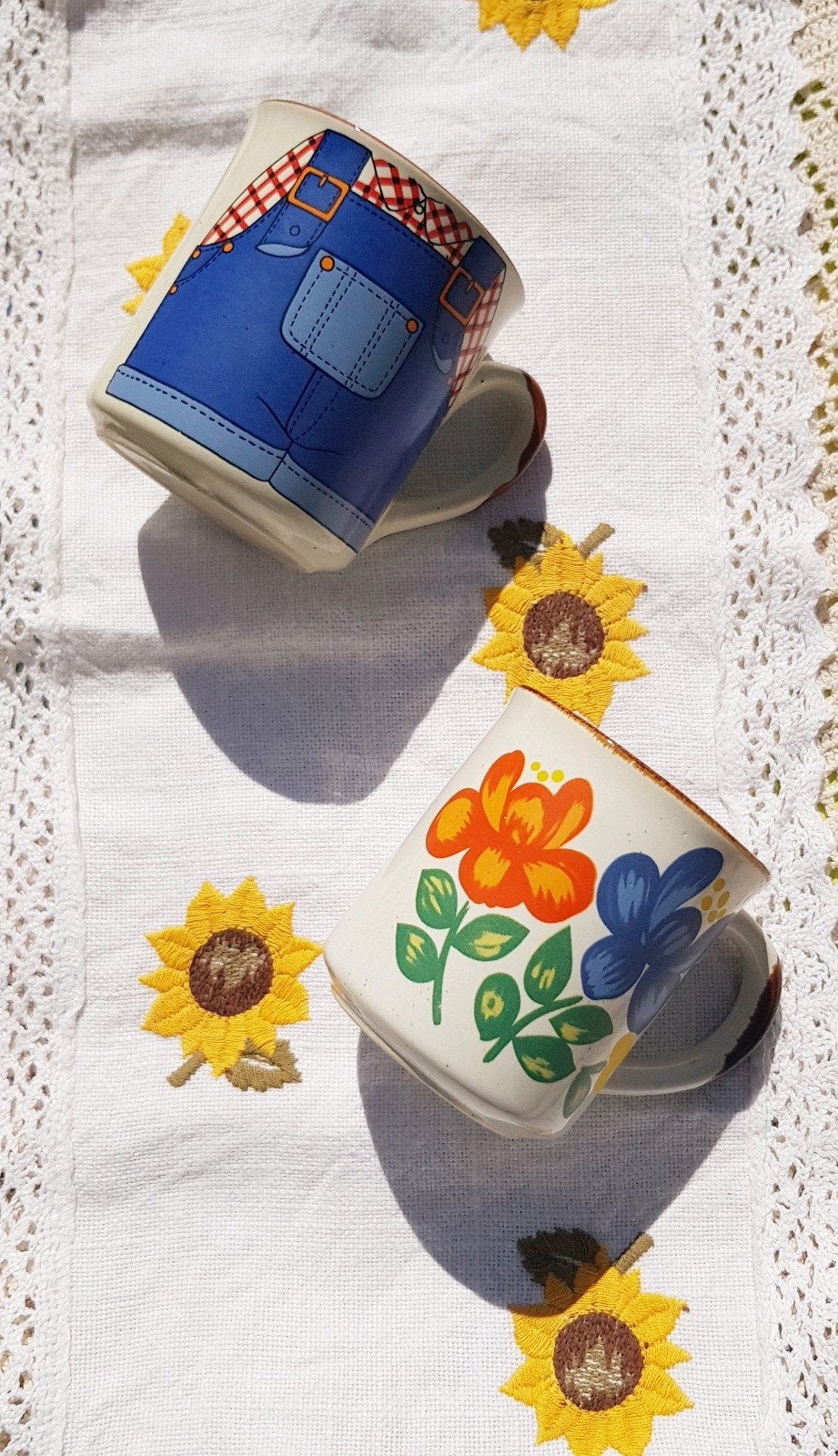 Lot MUGS 🌿 vintage à fleurs🌿 et autre motif, Enlèvement ou Envoi