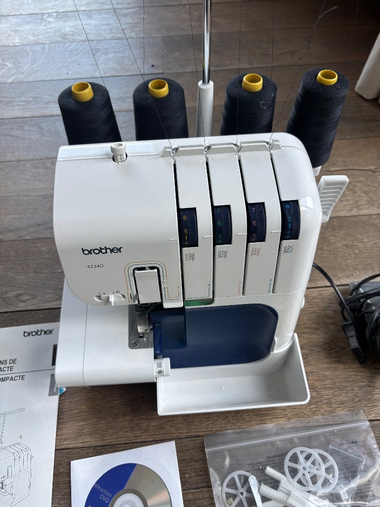 Overlockmachine, Ophalen, Zo goed als nieuw, Lockmachine, Brother
