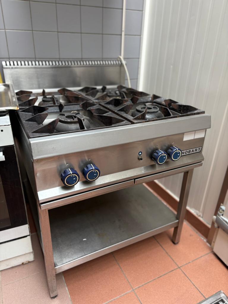 4 bek gasfornuis HOBART, Zakelijke goederen, Horeca | Keukenapparatuur, Ophalen, Fornuis, Frituur en Grillen
