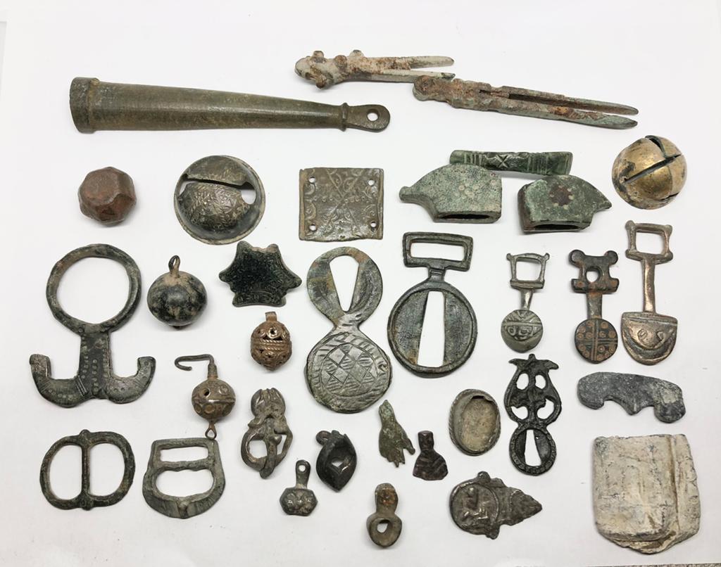 33 Objets romains/byzantins, Enlèvement ou Envoi, Bronze