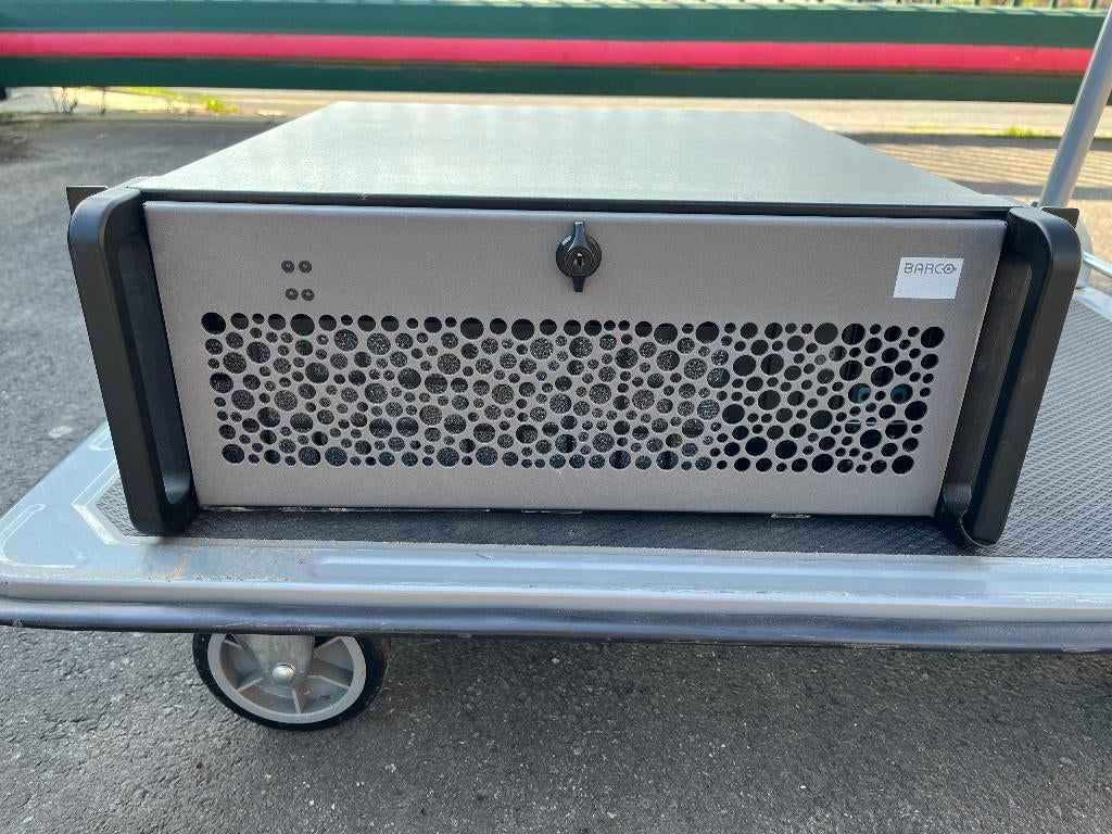 Contrôleur de mur vidéo Barco ECU‑200 — 22 sorties, Enlèvement ou Envoi, Info@barco.be, Utilisé, Barco