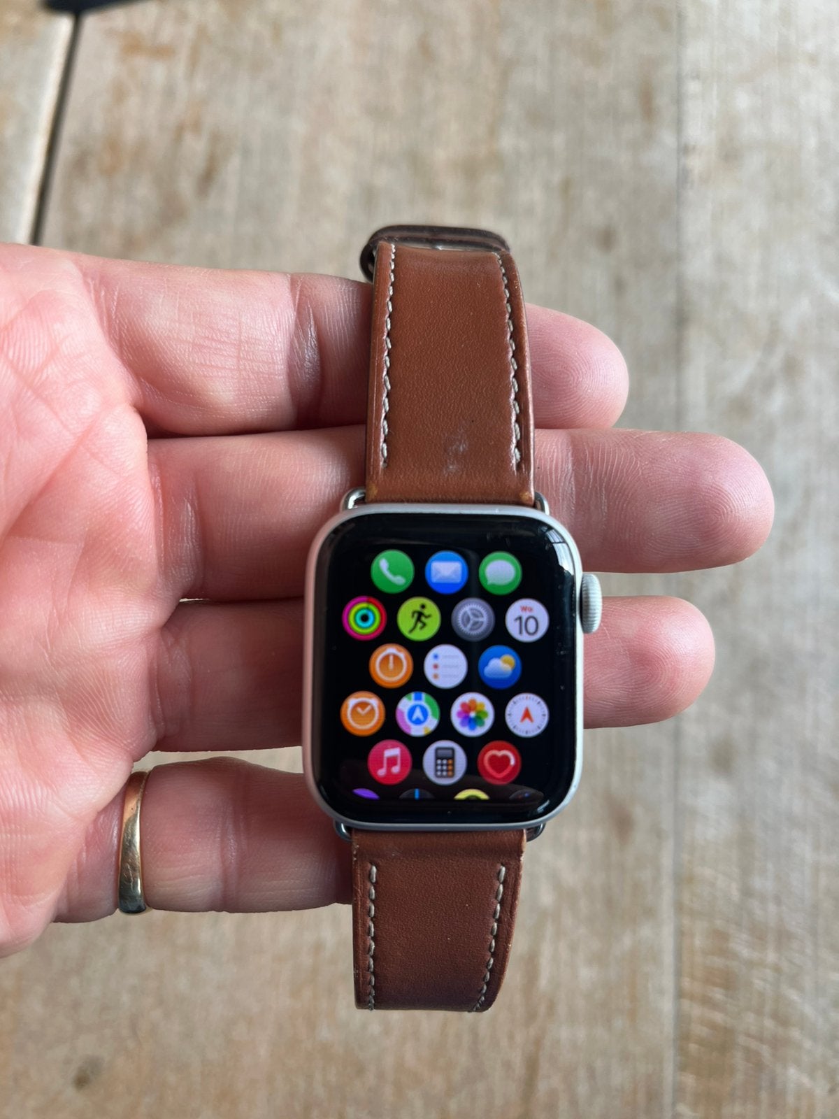 Apple Watch SE Gen 2 - GPS argenté 40 mm, Bijoux, Sacs & Beauté, Avancer d'un pas, Enlèvement ou Envoi, IOS, Comme neuf