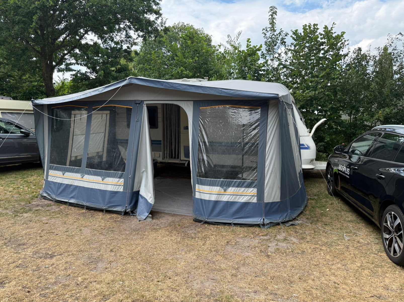 Caravan Hobby eclusive 2002, Fietsenrek, Rondzit, Hobby, Frans bed
