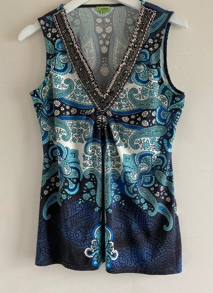 Top à imprimé cachemire et perles K-Design — Taille M, Vêtements | Femmes, Sans manches, Enlèvement ou Envoi, Comme neuf, Bleu