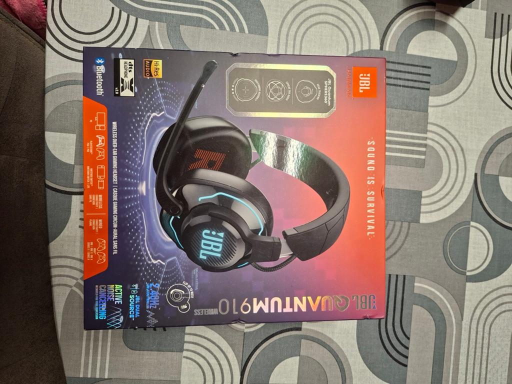 Te koop: JBL Quantum 910 koptelefoon — Zo goed als nieuw — €