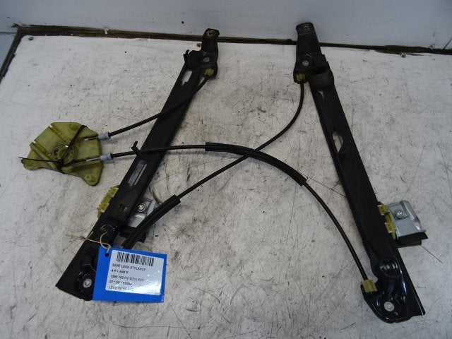 VITRE MECANISME AVANT GAUCHE Seat Leon (1P1), Utilisé, Seat