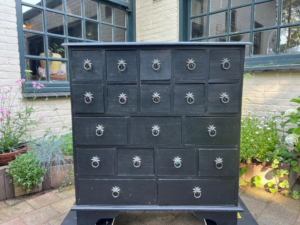 Massief houten ladenkast / apothekerskast – 19 laden – Zwart, Huis en Inrichting, Kasten | Ladekasten, Ophalen, 5 laden of meer