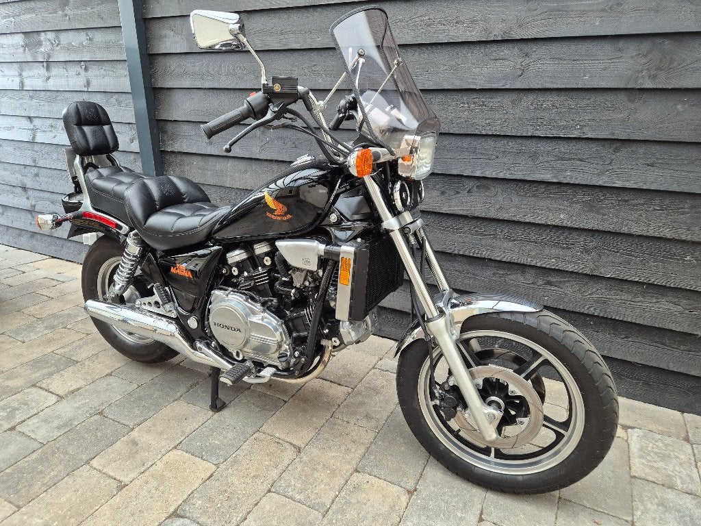 Honda V 45 Magna VF 750 C 88 PK in nieuwstaat, Cardan-aandrijving, Occasion, 4 cilinders, Chopper