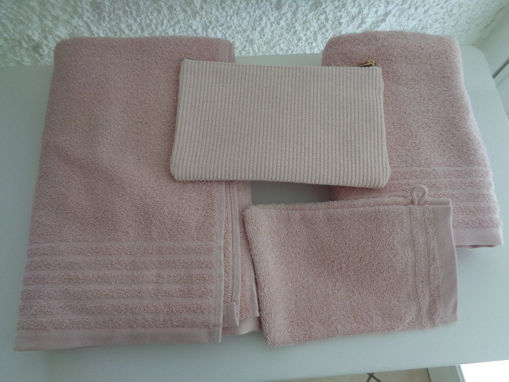 Ensemble essuie éponge + trousse neuve., Huis en Inrichting, Badkamer | Badtextiel en Accessoires, Verzenden, Nieuw, Roze, Overige typen