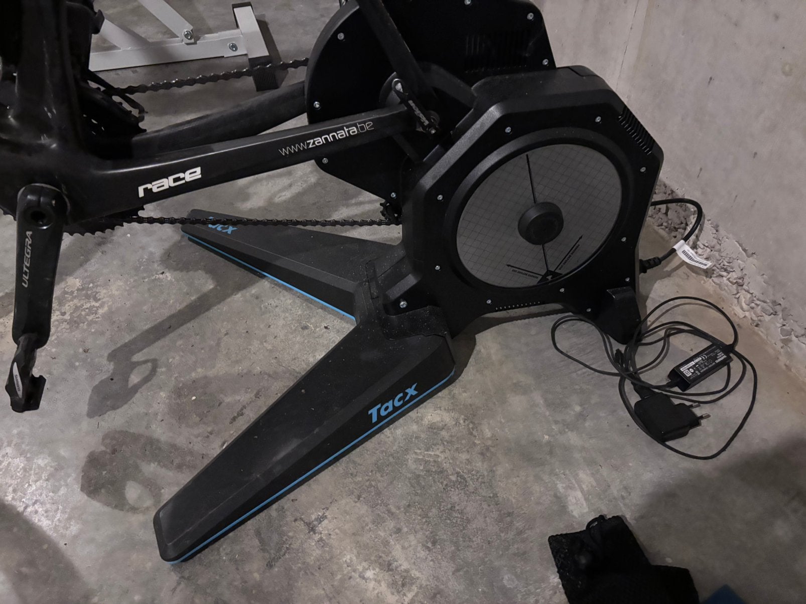 Tacx flux 2 inclusief carbon frame, Sport en Fitness, Wielrennen, Ophalen, Nieuw