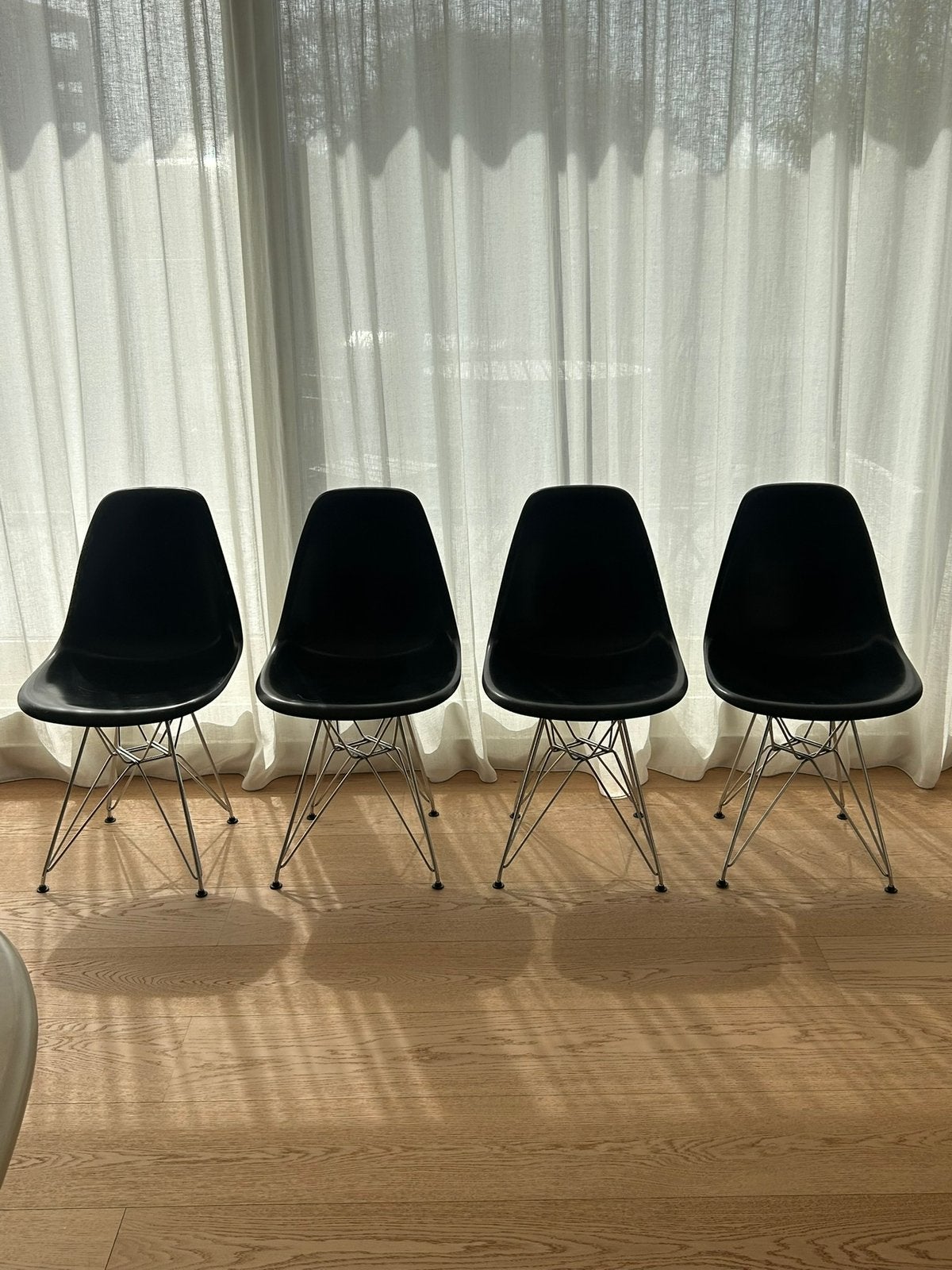 Set of 4 Eames Style DSR "Eiffel" Dining Chairs, Contemporary design, Synthétique, Enlèvement, Utilisé