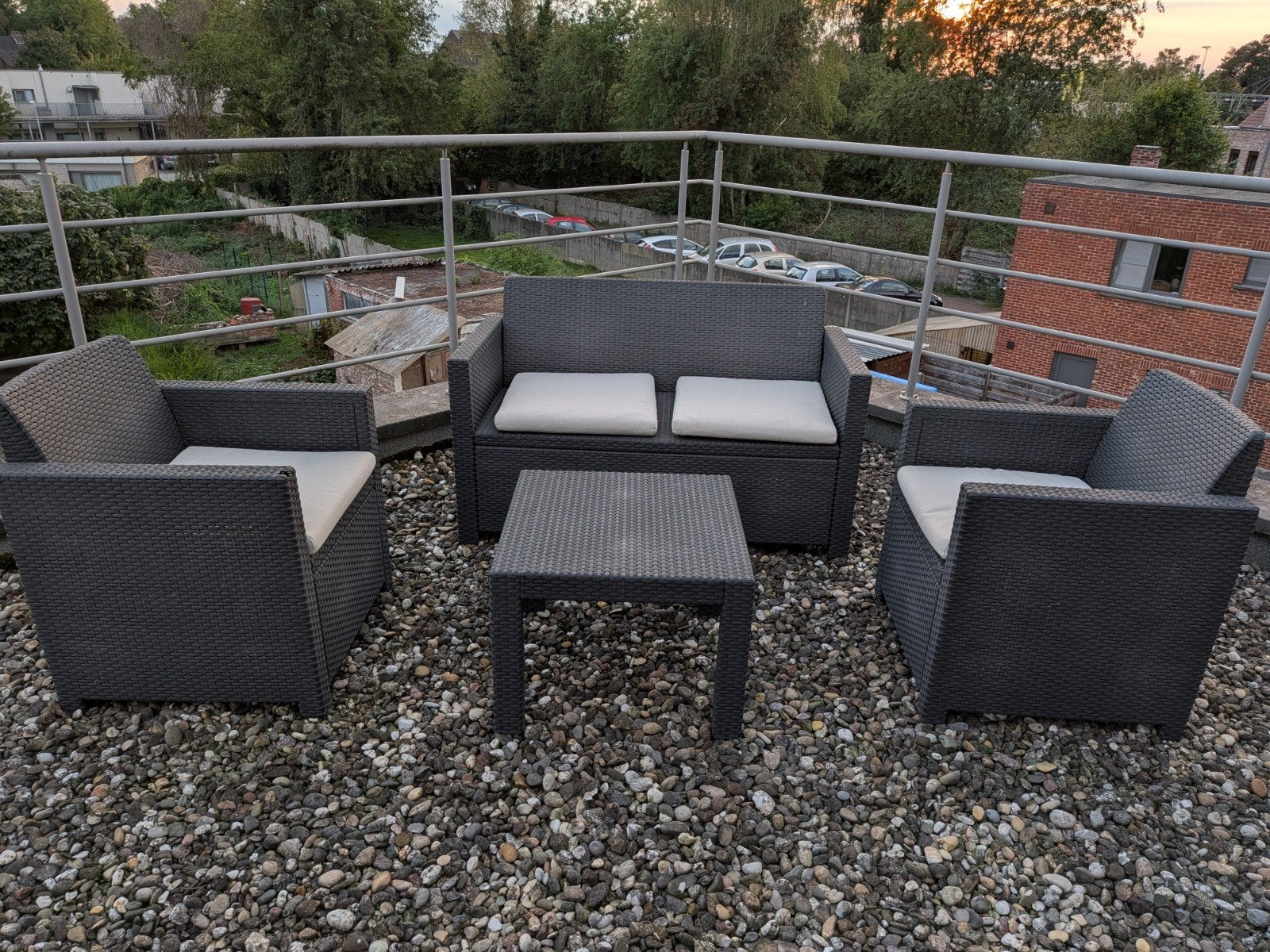 Zwarte loungeset met kussens, Tuin en Terras, Ophalen, 4 zitplaatsen, Kunststof, Gebruikt